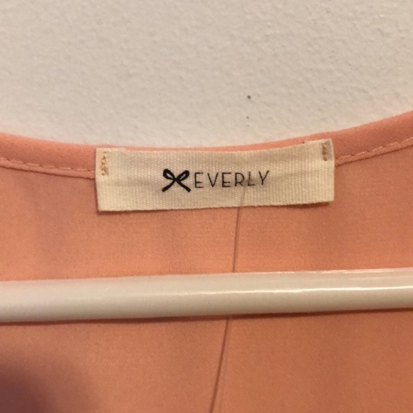 NWT Francesca’s Everly Sleeveless Blouse Size Medium - Picture 5 of 8